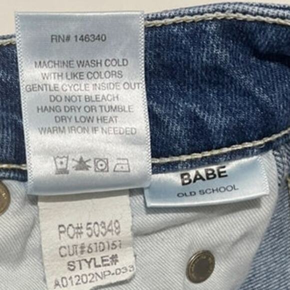 Amo Women's Babe Old School Distressed Frayed Hem Cropped Piping Jeans Size 24 - Picture 4 of 9